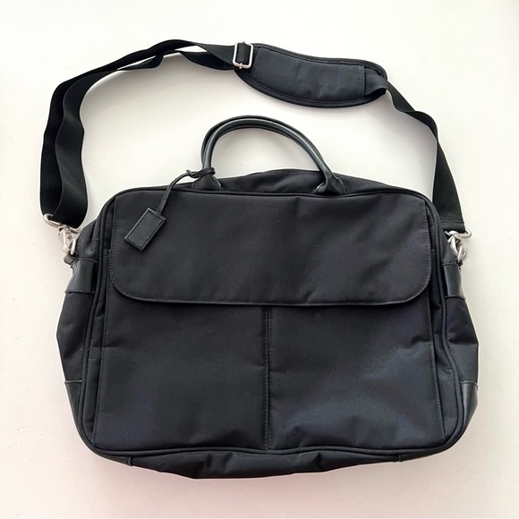Eddie Bauer Other - VTG Eddie Bauer Black Messenger Zip Pockets Laptop Sling Bag